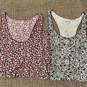 2 tank tops. Size Lg